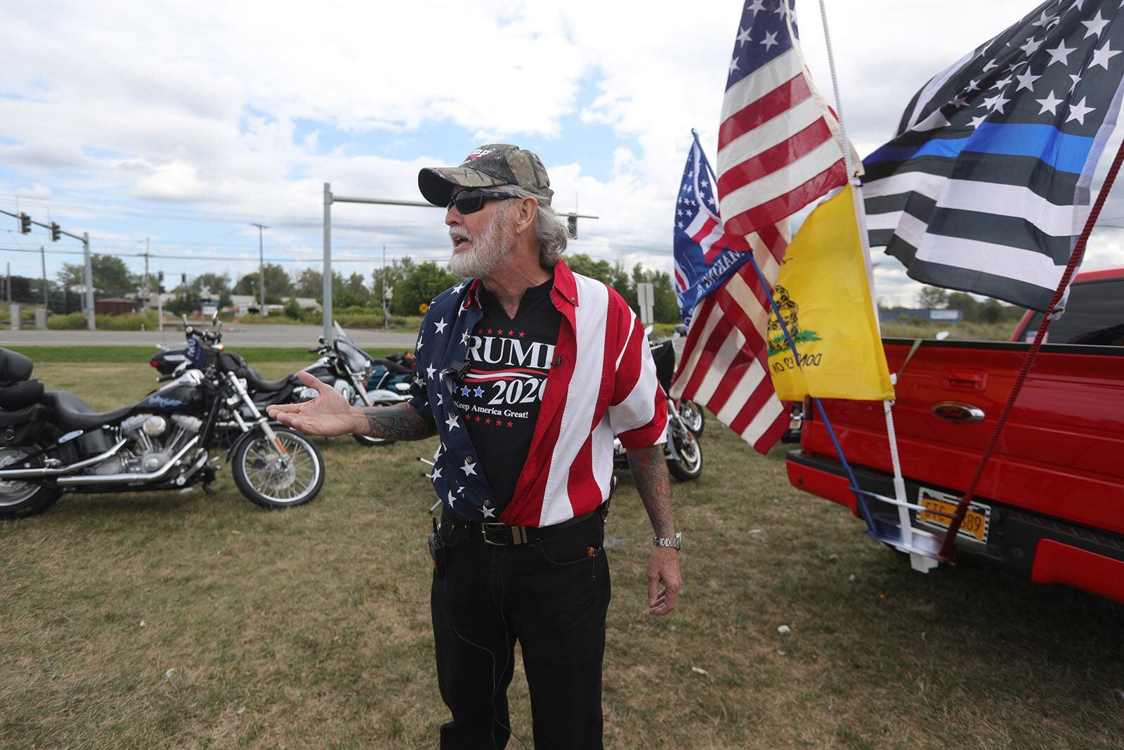 Bikers and boaters parade for President Trump